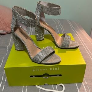 Gianni bini size 8 ronilynn silver dress shoes